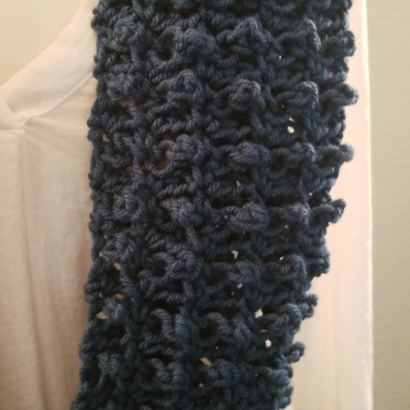 Handmade versatile infinity scarf - Picture 3 of 5